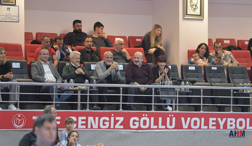 ÇB Adana Demirsporlu Voleybolculara Murat Sancak Morali 3-2