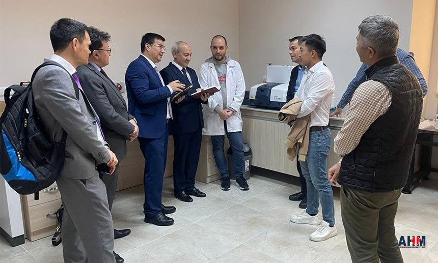 Özbekistanlı Akademisyenler ÇÜMERLAB’ı Ziyaret Etti