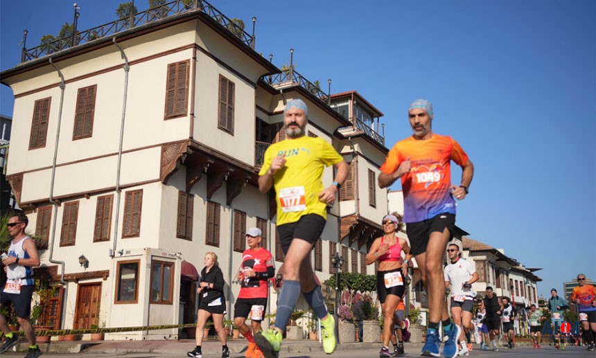 Maraton Koşan Sporculara Ciğer-Kebap İkram Ettiler!