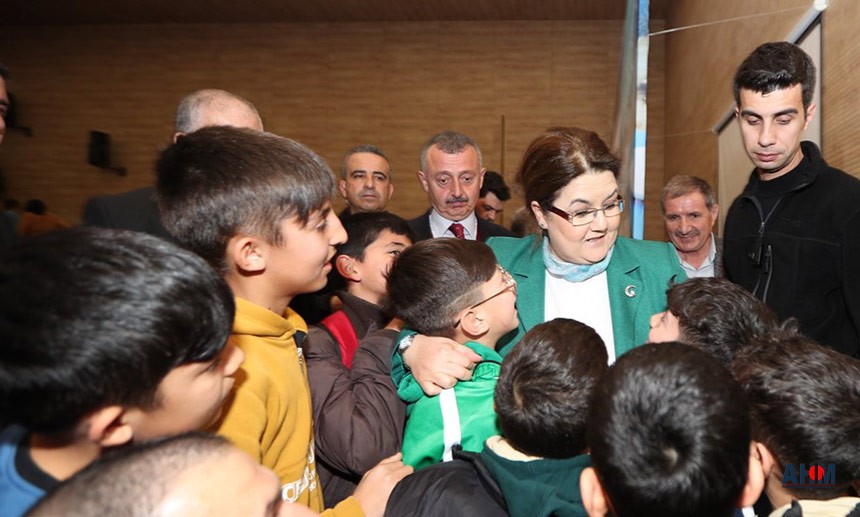 Aile ve Sosyal Hizmetler Bakanlığı, Depremzede Çocukları Anneleriyle Buluşturdu