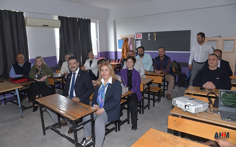 Adana Rotary Kulübü Üyeleri Okul Öğrencilerinin Yaşamını Kolaylaştırdı