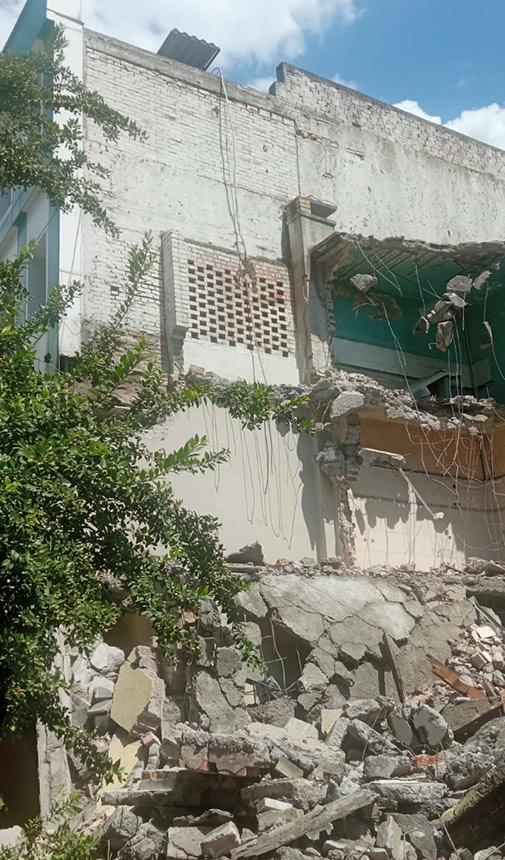 Gelecek Partisi Adana'da Sanki Deprem! Binada Büyük Zarar