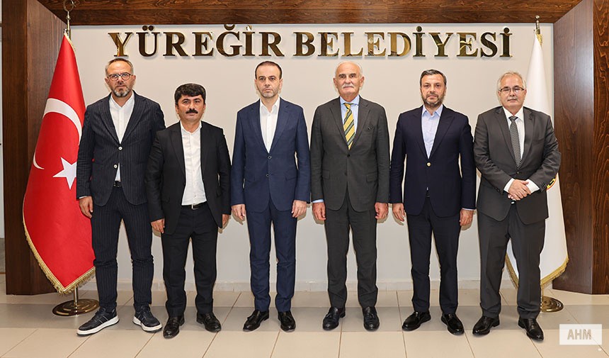 AK Parti Yerel Yönetimlerden Sorumlu Genel Başkan Yardımcısı Yusuf Ziya Yılmaz, Yüreğir Belediye Başkanı Fatih Mehmet Kocaispir’i ziyaret etti.