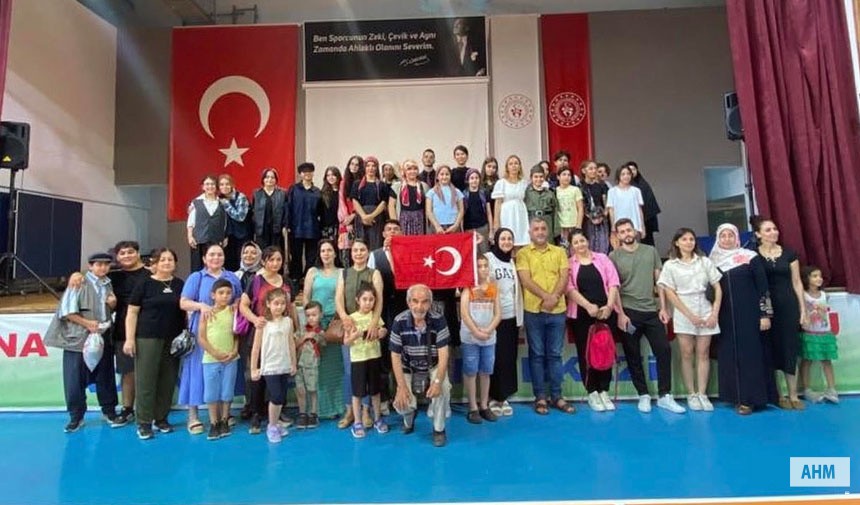 Adana Gençlik Merkezi Zafer Ruhunu Yaşattı