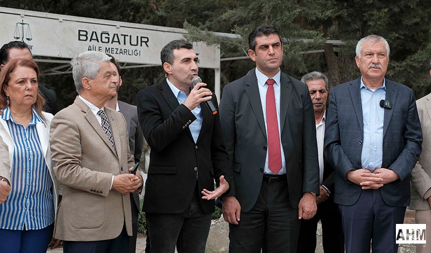 1973-1977 yılları arasına Adana Belediye Başkanlığı görevinde bulunan Av. Ege Bağatur, ölümünün 33. yılında Buruk Mezarlığındaki kabri başında anıldı.
