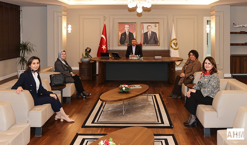 AK Parti Kadın Kollarından Başkan Kocaispir'e Ziyaret