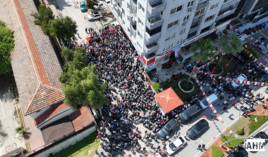 CHP, Adana’da Tam Kadro Bayramlaştı