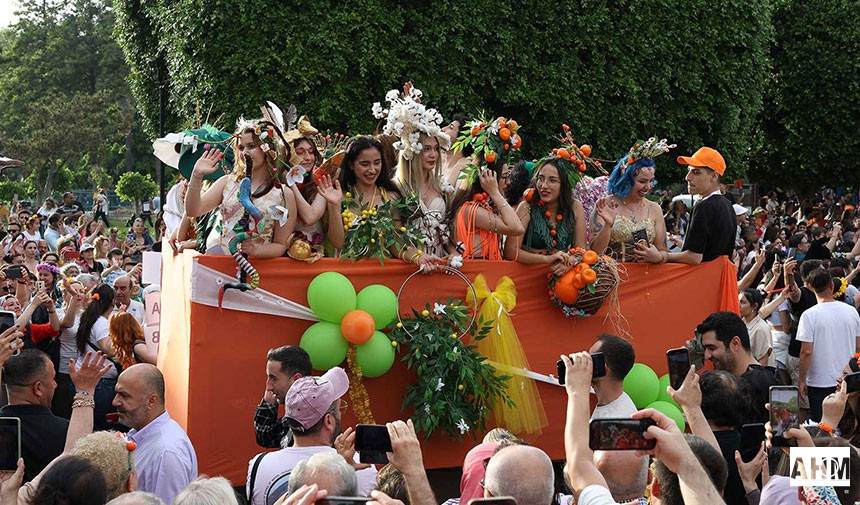12. Portakal Çiçeği Karnavalından Unutulmayacak Görüntüler