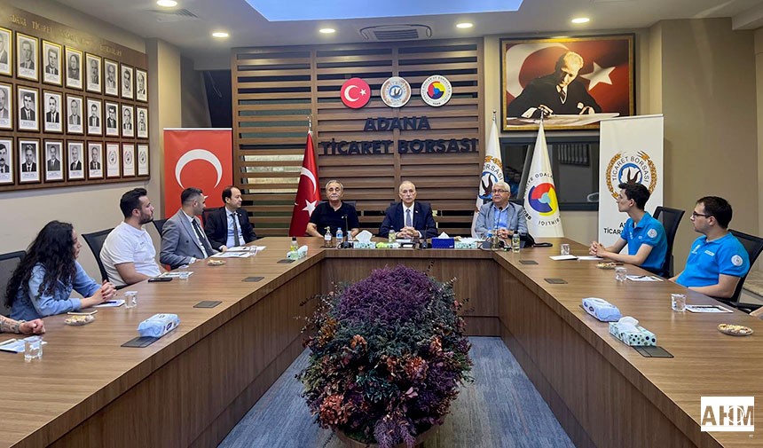 ATB Başkanı Şahin Bilgiç Teknoloji Kulübü üyelerine özel ilgi gösterdi.