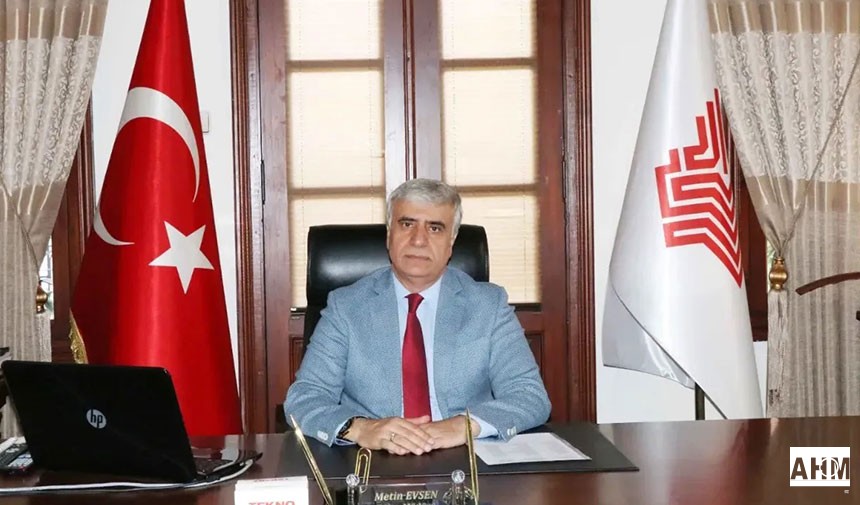  Adana Vakıflar Bölge Müdürü Metin Evsen, yeni ve modern iş merkezinin müjdesini verdi.