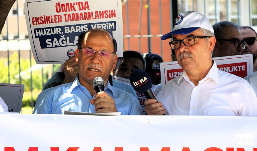 Eğitim-Bir-Sen Adana Şube Başkanı Mehmet Sezer; “Öğretmenlik meslek kanununda olması gerekenleri aktardı