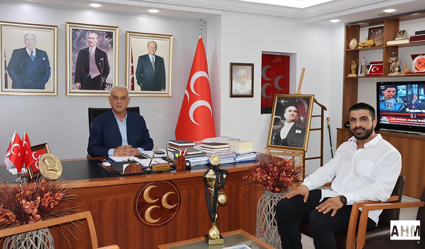 Şmpiyon Mert Ağıroğlu MHP İl Başkanı Yusuf Kanlı'yı ziyaret etti.