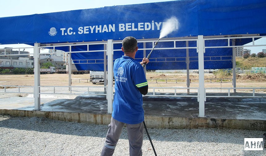 Seyhan Belediyesinden Bayram Sonu "İnce" Temizlik 