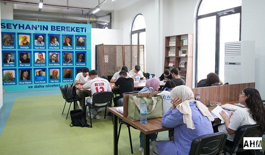 Halk kütüphanesi, Haftanın 7 günü sabah 08.00’den akşam 20.00’ye kadar vatandaşa hizmet veriyor.