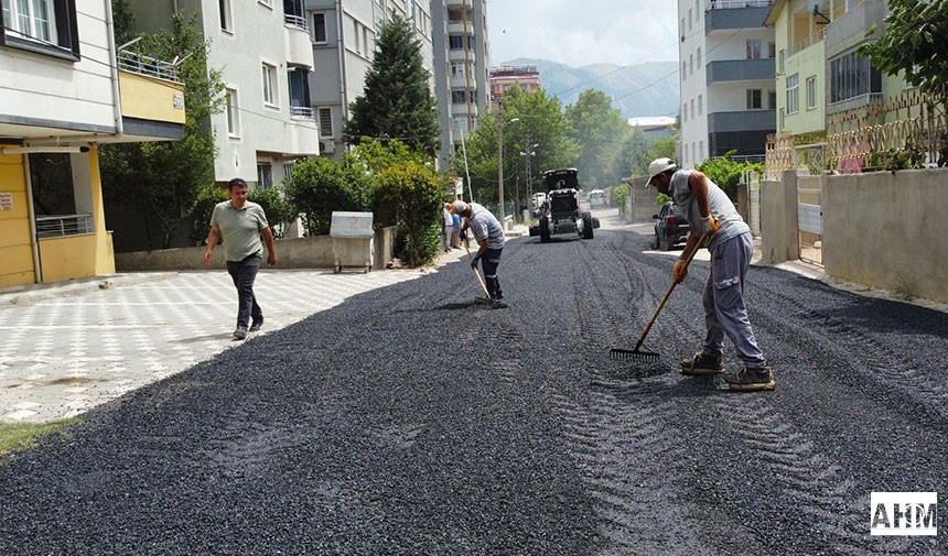 Pozantı'da Asfalt Çalışması: Estetik ve Güvenlik Artıyor