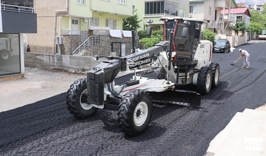 Pozantı'da Asfalt Çalışması: Estetik ve Güvenlik Artıyor