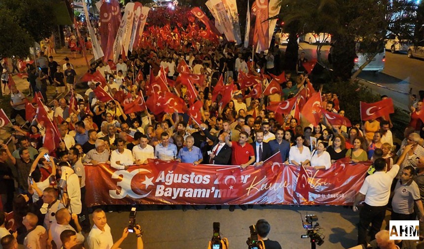 Çukurova Belediyesi'nden Coşkulu 30 Ağustos Kutlaması