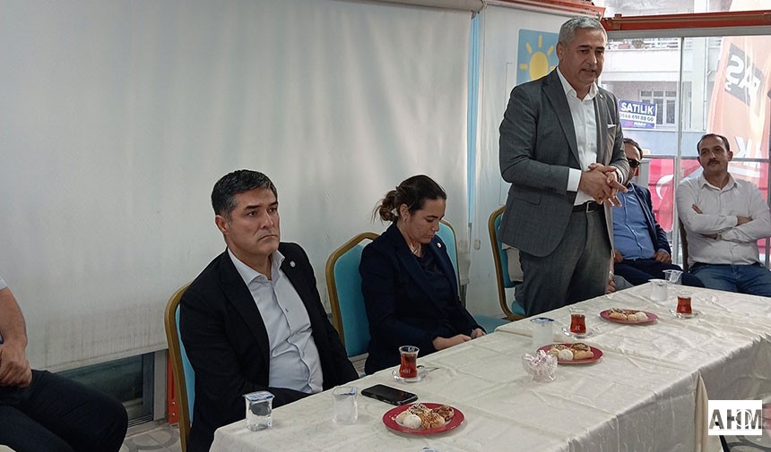 İYİ Parti'nin Önde Gelen İsimleri Adana'da Vatandaşlarla Buluştu