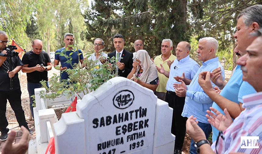 Yüreğir’in kurucu belediye başkanı Sabahattin Eşberk için Alihocalı’daki mezarı başında anılldı.