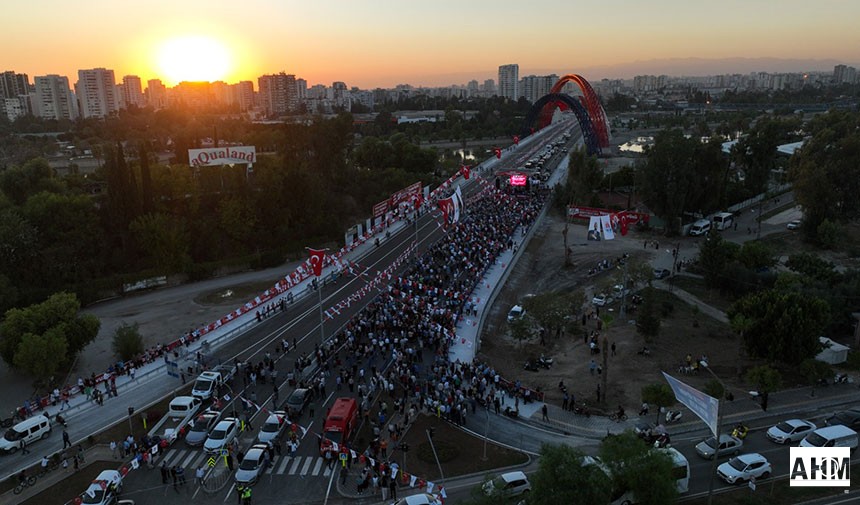 Açılış Saatinde vatandaşın katılımı