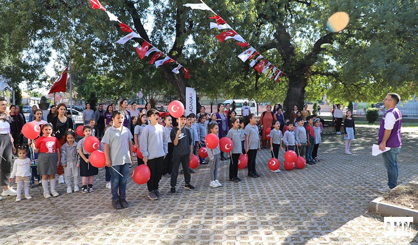 680 Yıllık Tarihi Ağacın Altında Cumhuriyet Coşkusu