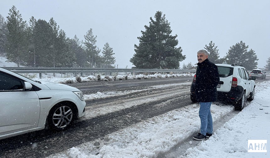 Başkan Ali Avan, Kar yağışının yolları kapatmaması için yapılan çalışmaları yerinde inceledi. 