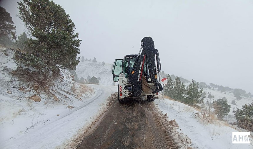 Pozantı'da "Kar" Yola Yağdı, Ekipler Yolu Açtı!