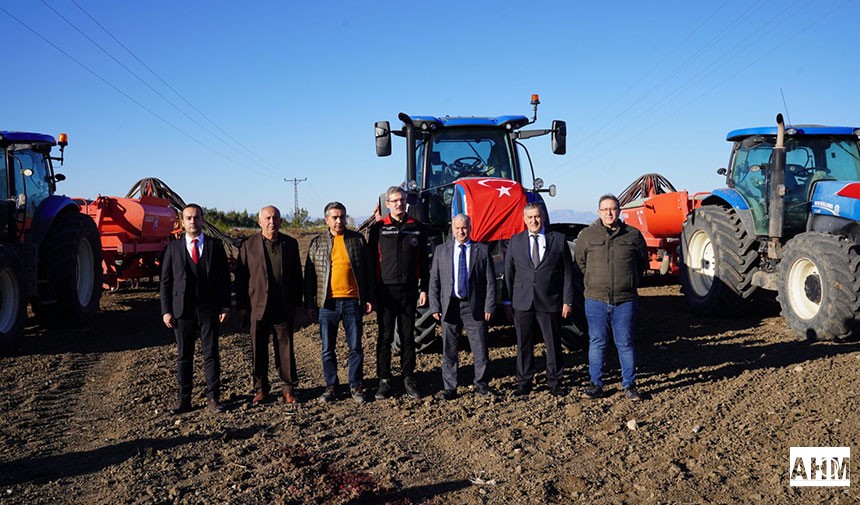 Adana'da İlk Buğday Tohumu Toprakla Buluşturuldu