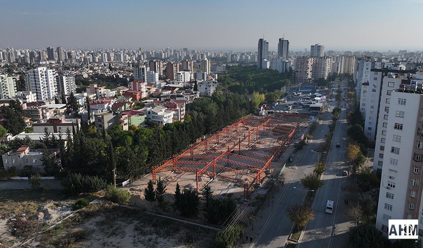 Belediye Evleri’ndeki “Modern Kapalı Semt Pazarı” İnşaatı Hızla İlerliyor