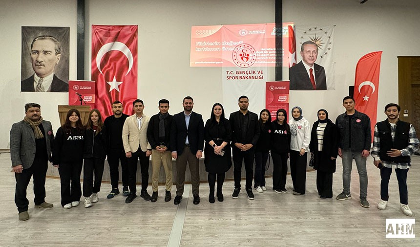 AK Parti Gençlik Kolları İl Başkanı Halis Aygün ÇÜ'de Gençlerle