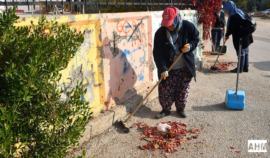 Çukurova Belediyesi’nden “Dip Bucak” Temizlik Çalışması