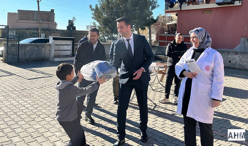 Adana Birlik Vakfı, Genç Birlik'ten Çocuklara Bot ve Mont Desteği