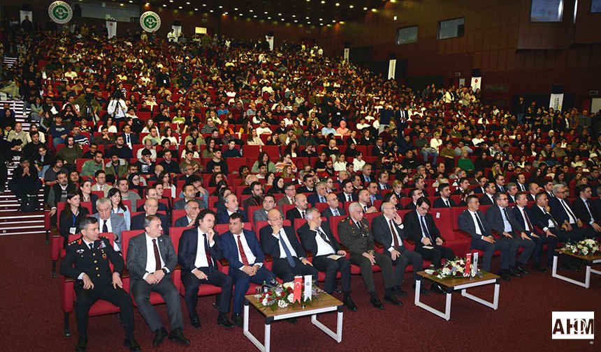 ‘İş Dünyası Nasıl Bir Mezun Bekliyor?’ Paneli