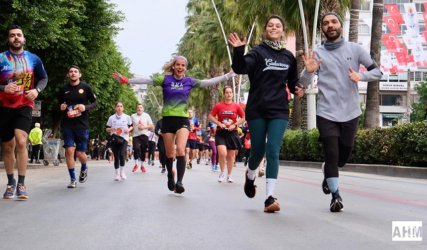 Adana 15. Uluslararası Kurtuluş Yarı Maratonu ve Halk Koşusu  Tamamlandı