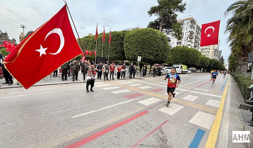 Adana 15. Uluslararası Kurtuluş Yarı Maratonu ve Halk Koşusu  Tamamlandı