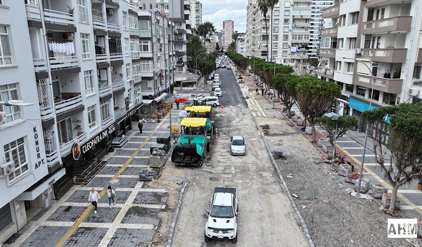 Adana’da Toros Caddesi Yenileniyor: Asfalt ve Kaldırım Çalışmaları Sürüyor