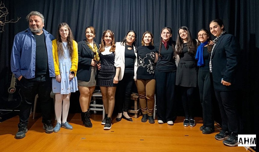 Dünya Tiyatrolar Gününde Çatı Sahne'de "Nazım" Rüzgarı