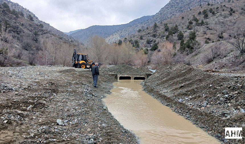 Pozantı’da Yağış Sonrası Yol Seferberliği