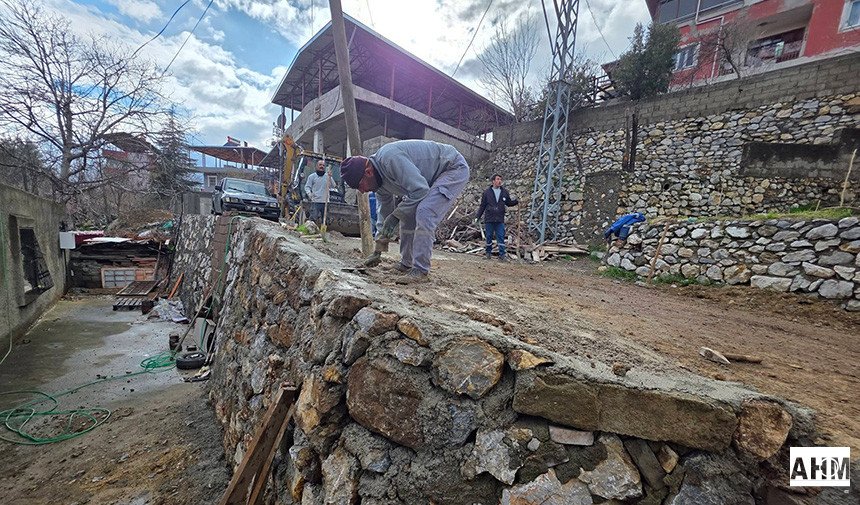 Pozantı’da Yağış Sonrası Hızlı Müdahale: Yıkılan Duvar Yeniden Yapıldı