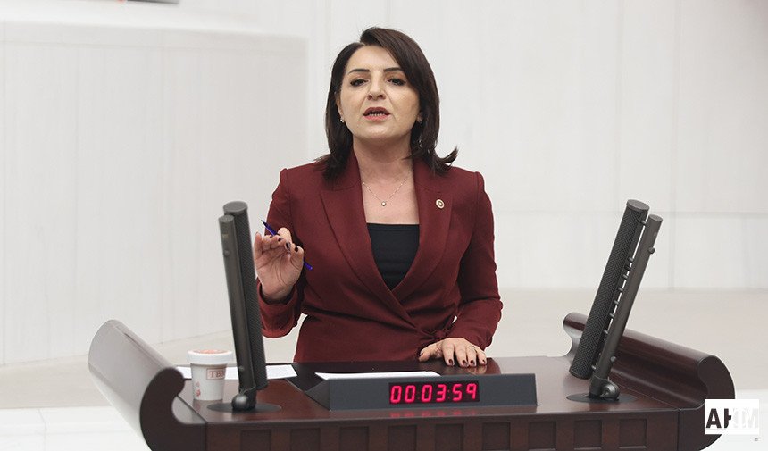 Gülcan Kış "Vergi Vatandaşa, Muafiyet Lükse!"