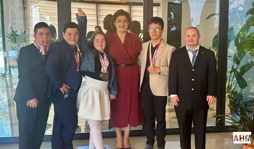 Vali Mustafa Yavuz’un Eşi Süreyya Yavuz Özel Gereksinimli Çocukları Misafir Etti