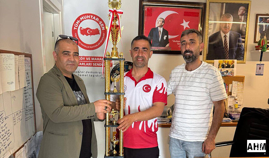 Yüreğir Anahtar Parti’den Dünya Şampiyonu Muhtara Ziyaret