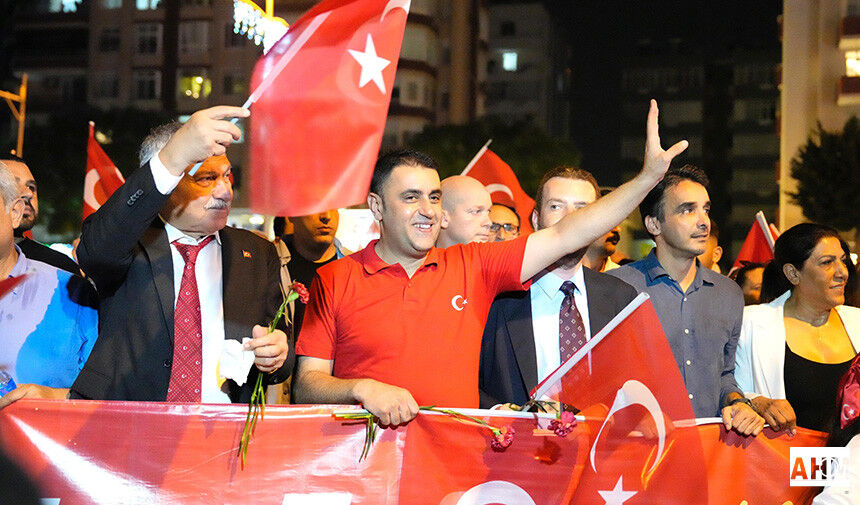 Çukurova'da 19 Mayıs Coşkusu: Meşale Yürüyüşü ve Simge Konseriyle Yaşanacak