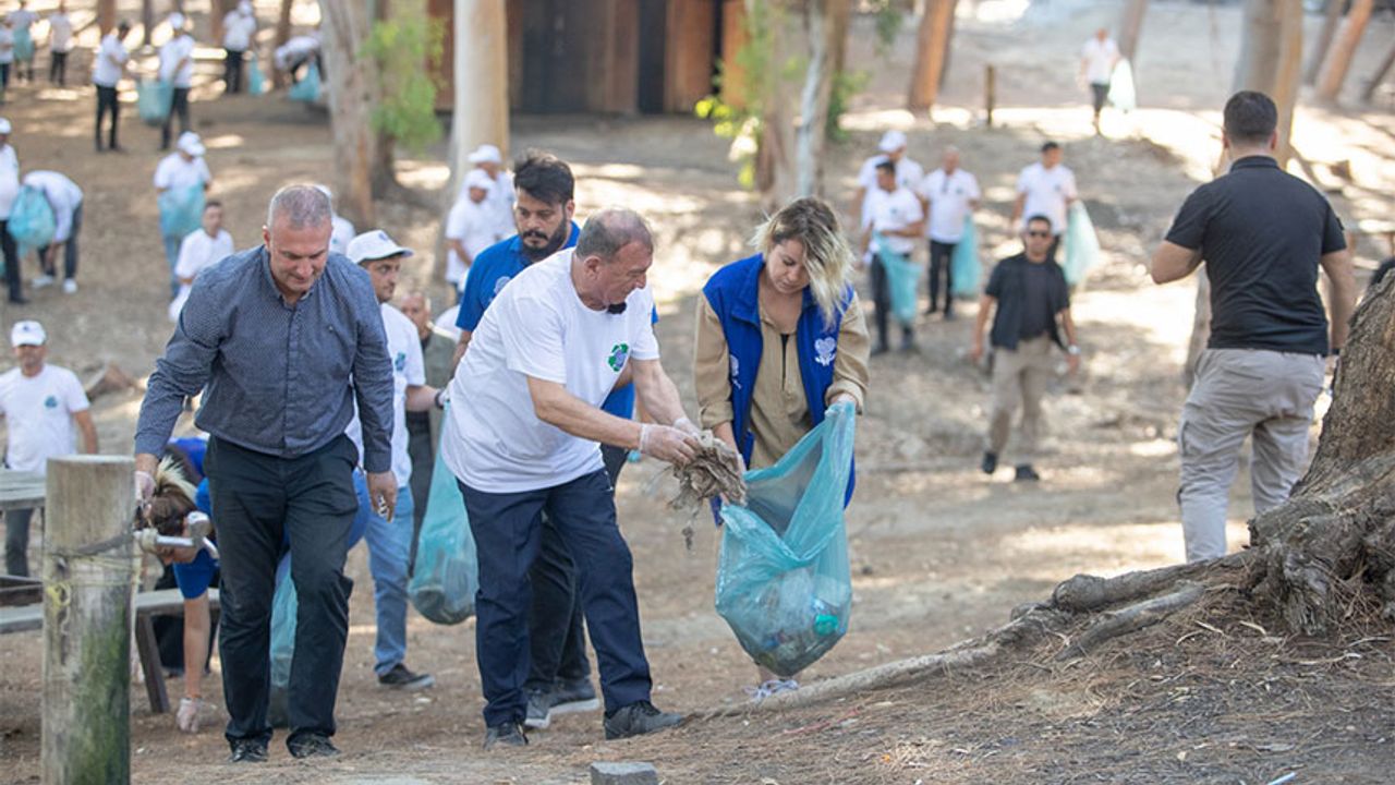 Akay ve Topuz Çöp Topladı, Temiz Bir Dünya" Mesajı Verdi