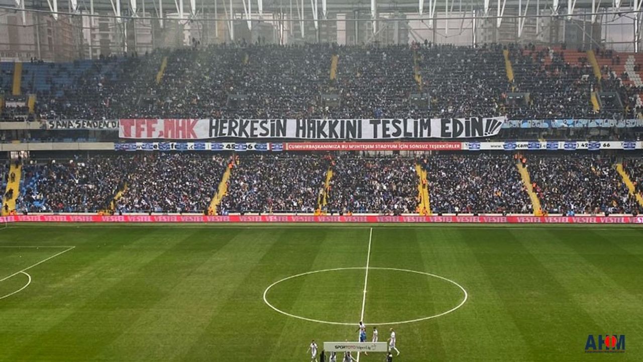 Adana Demirspor taraftarından MHK'ya "Beyaz Mendil" Protestosu