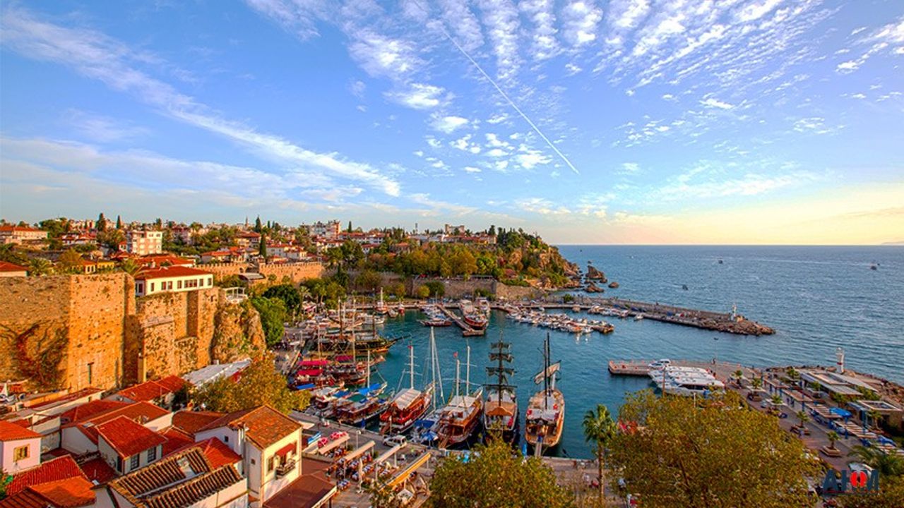Antalya’da Ucuz Otel Tatili Nasıl Bulunur?
