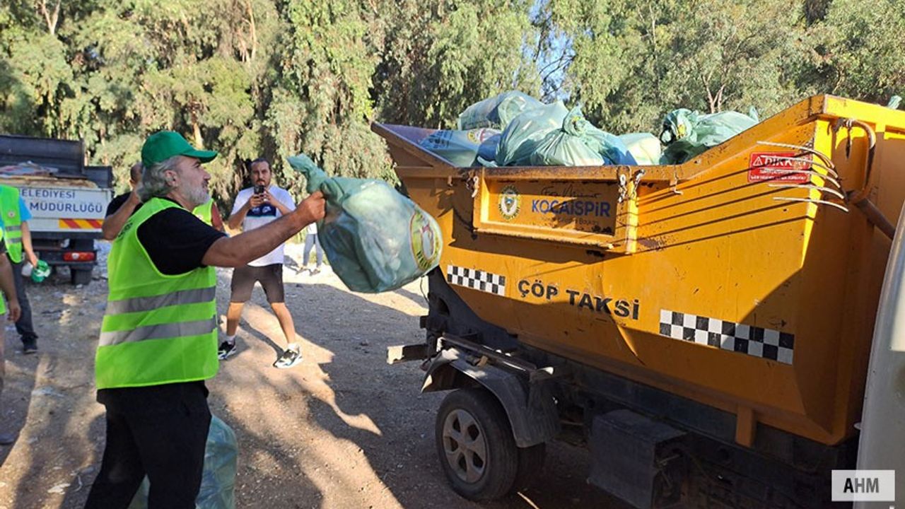 Adana Şehir Hastanesi personeli ‘Temizlik Günü’nde 2 Ton Çöp Topladı