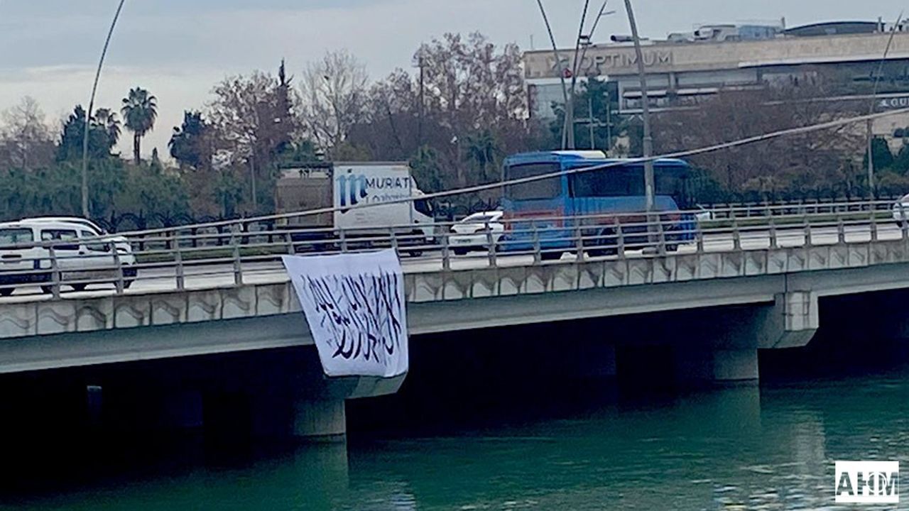 Adana'da Girne Köprüsüne "Kelime-i Tevhid" Bayrağı Asıldı