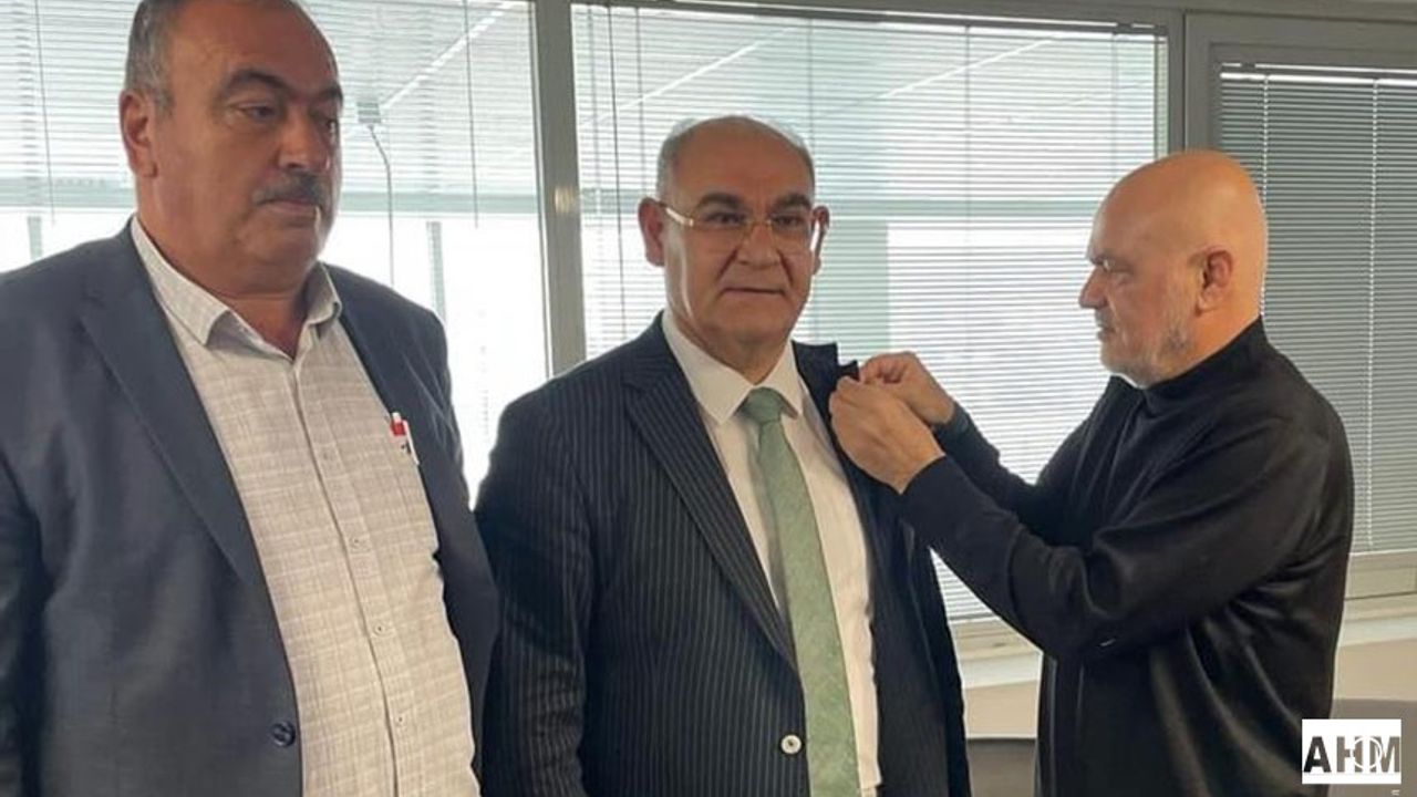 Mustafa Çay, MHP’den Ayıldı,  Yeniden Refah Partisi Rozeti Taktı!