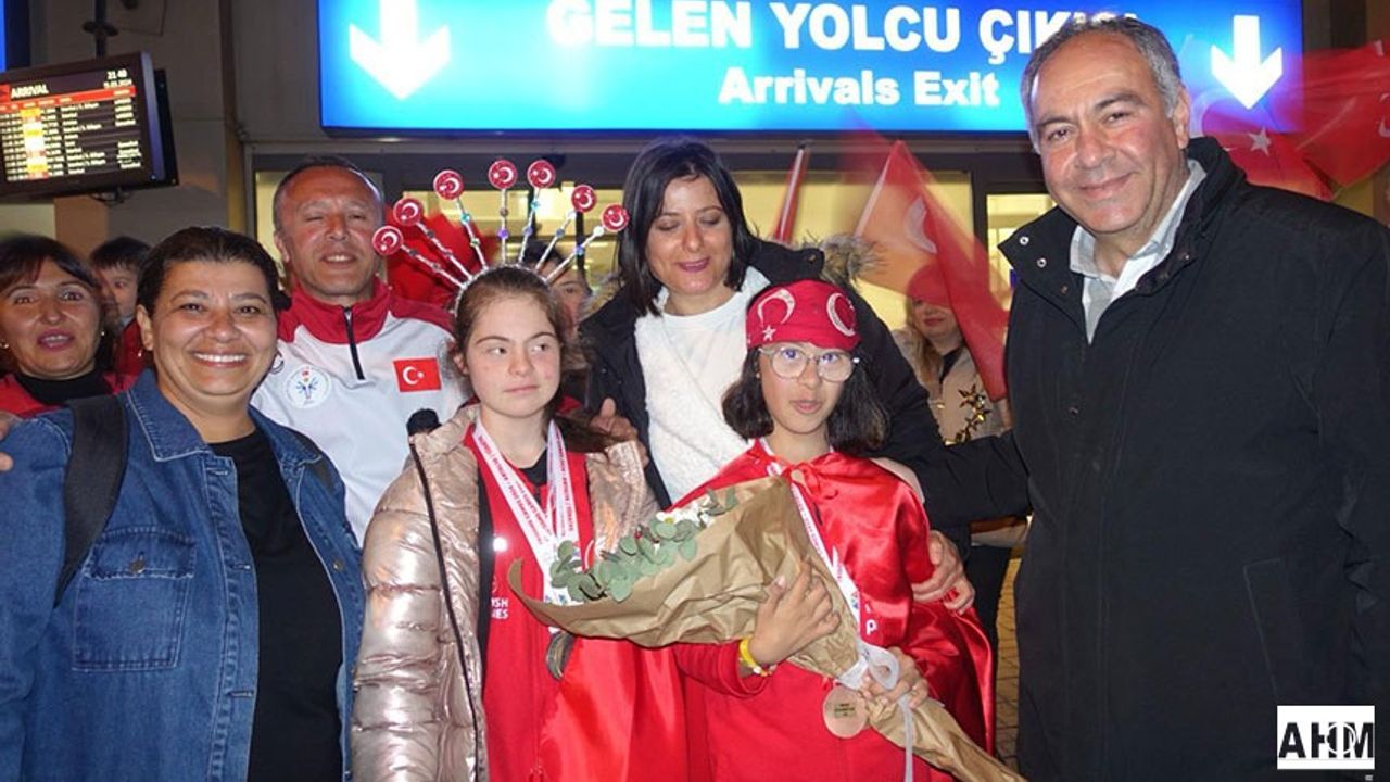 Down sendromlu Adanalı Nilsu ve Selin Naz, Dünya Şampiyonu Oldu